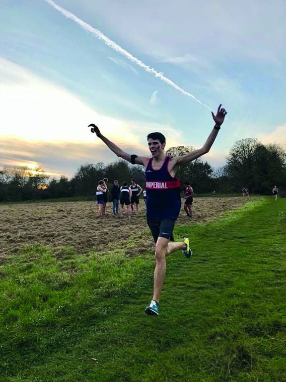 Matthew Hoare breezing through his race with an impressing span // Oliver