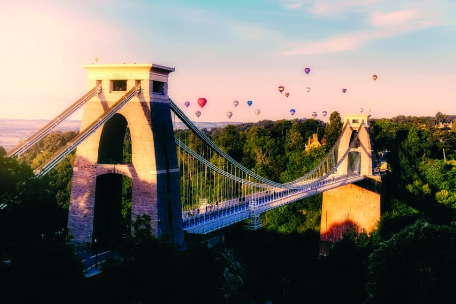 Clifton Suspension Bridge is a must for your travel bucket list // Pixabay