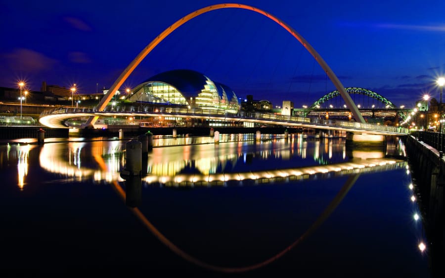 Newcastle will welcome you with its mesmerizing architecture and vibrant nightlife // Pixabay