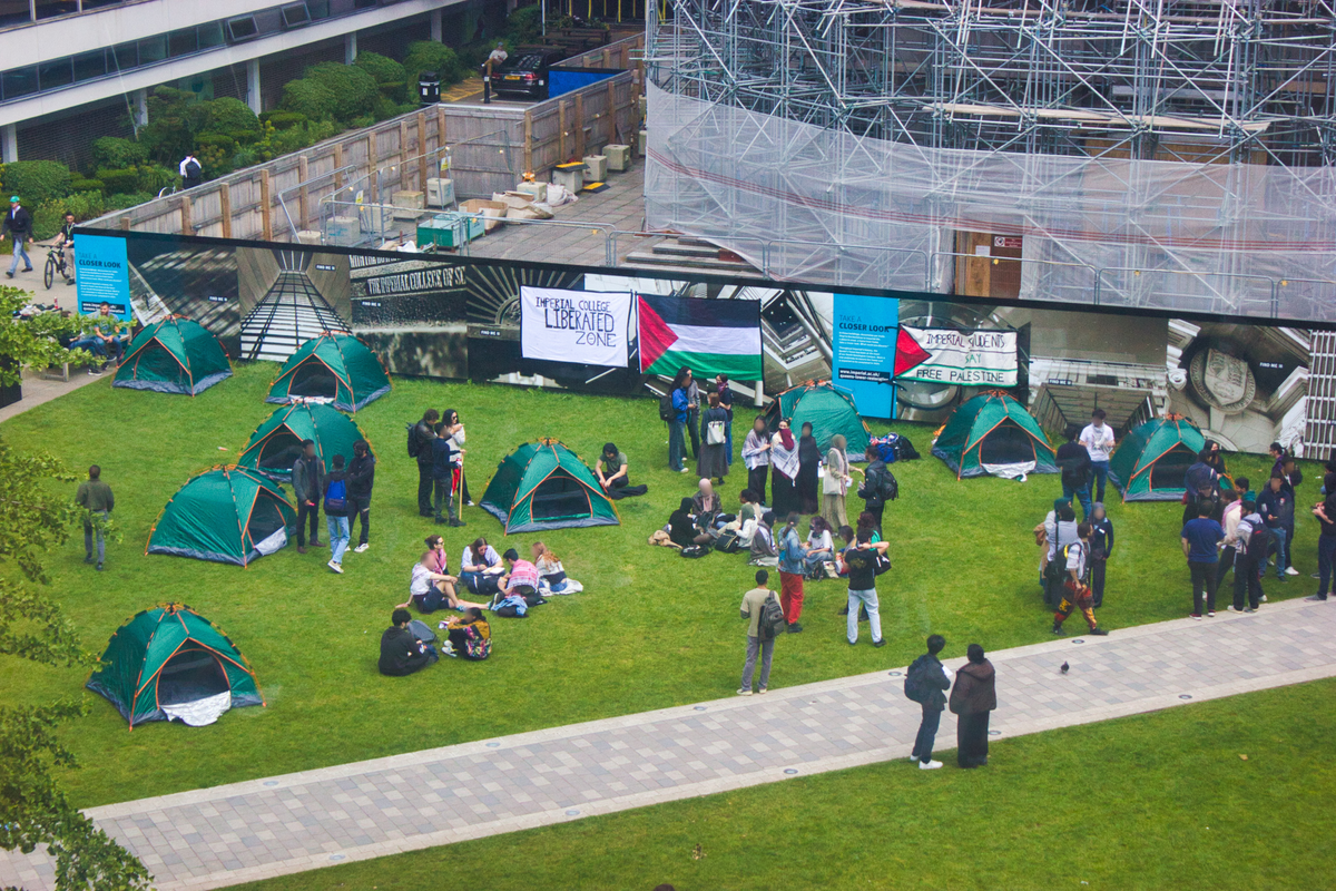 Imperial students establish encampment on Queen's Lawn