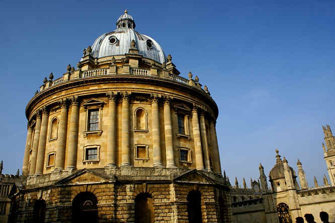 Oxford University formally signals rise to £9,000 fees
