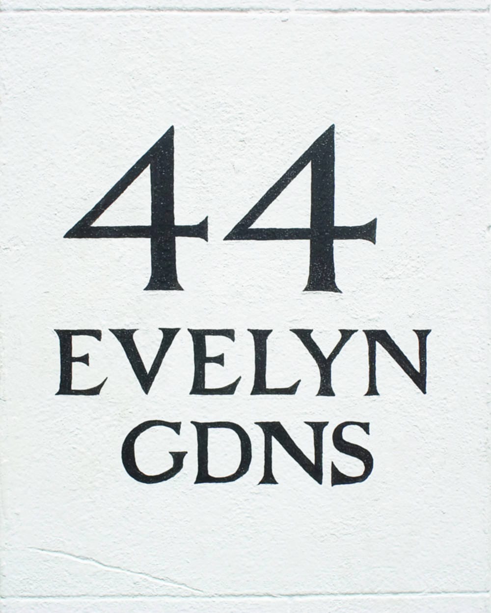 Evelyn Gardens may open to non-freshers