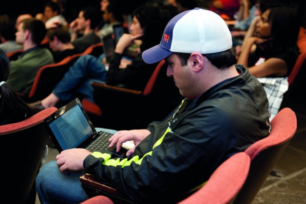 Nine tips for gaming during lectures