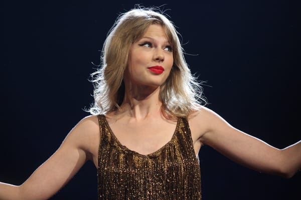 Editor resigns after anti-Swift tweets resurface