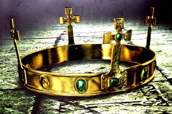 Should the Monarchy be Abolished?