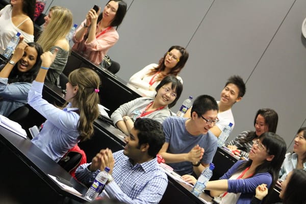 Business School hands out iPads to new intake
