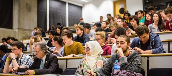 International Students boost economy by £2.3 billion
