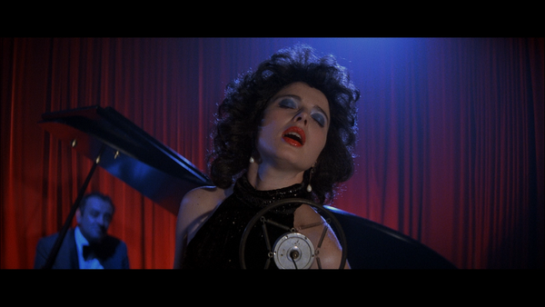 The disquieting strangeness of Blue Velvet